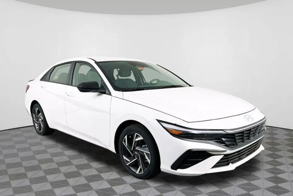 2025 Hyundai Elantra SEL Sport photo 1
