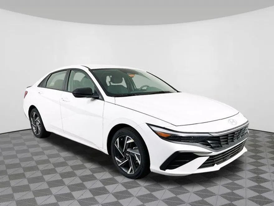 2025 Hyundai Elantra SEL Sport photo 1