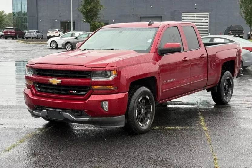 2018 Chevrolet Silverado 1500 LT photo 1