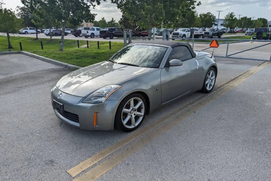 2004 Nissan 350Z Touring photo 1
