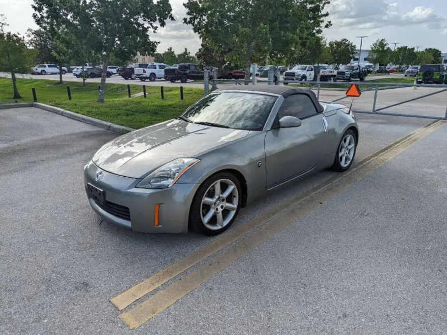 2004 Nissan 350Z Touring photo 1
