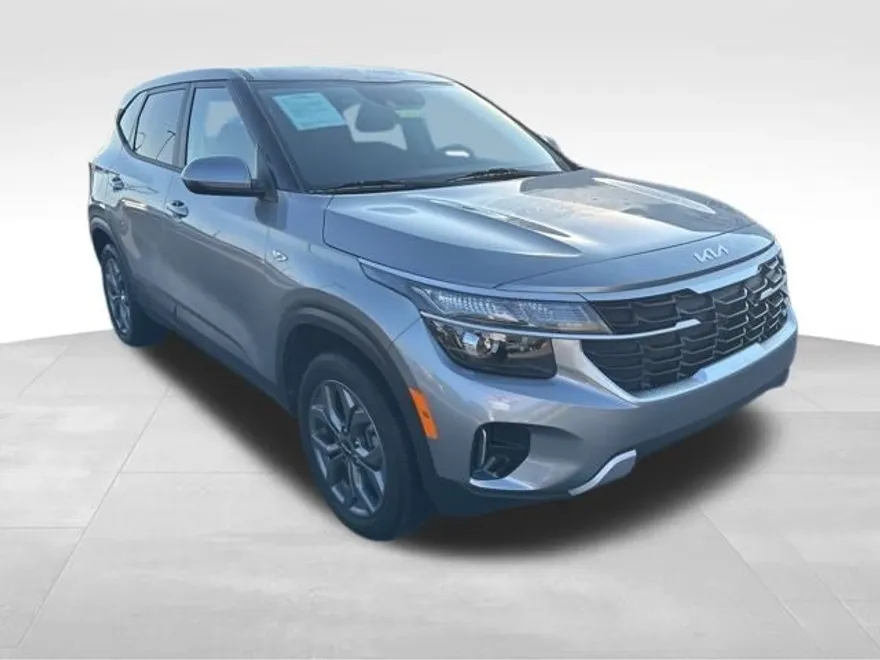 2024 Kia Seltos LX photo 1