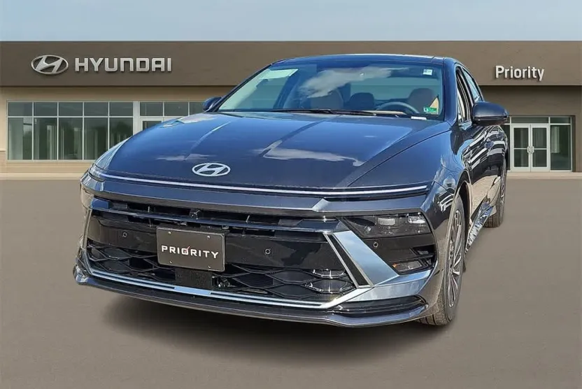 2025 Hyundai Sonata Hybrid Limited photo 1
