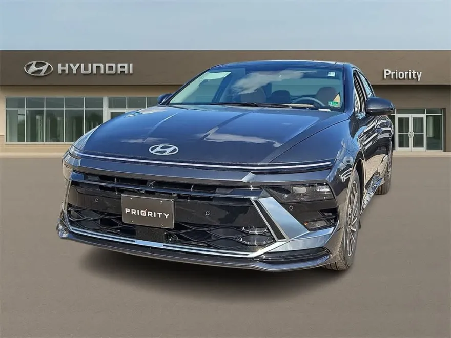 2025 Hyundai Sonata Hybrid Limited photo 1