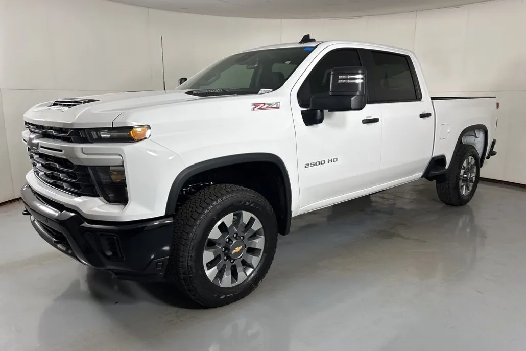 2026 Chevrolet Silverado 2500HD Custom photo 1