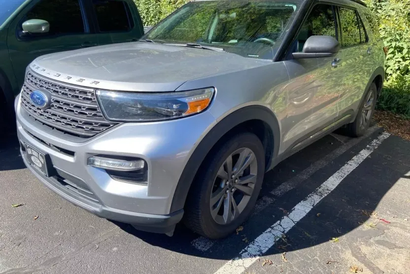 2021 Ford Explorer XLT photo 1