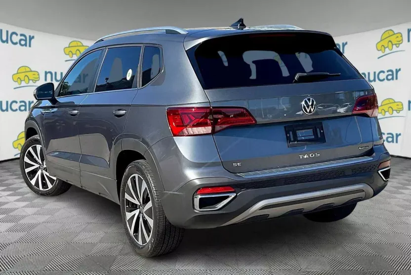 2022 Volkswagen Taos SE photo 1