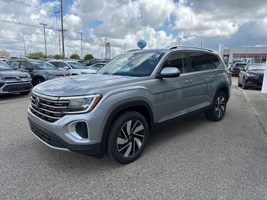 2026 Volkswagen Atlas SEL photo 1