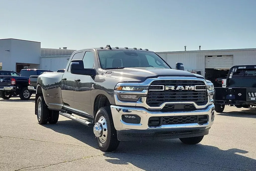 2025 Ram 3500 Tradesman photo 1