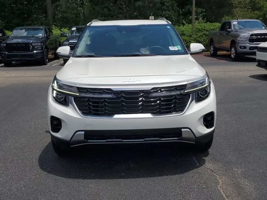 2024 Kia Seltos EX photo 1