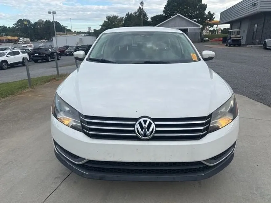 2013 Volkswagen Passat SE photo 1