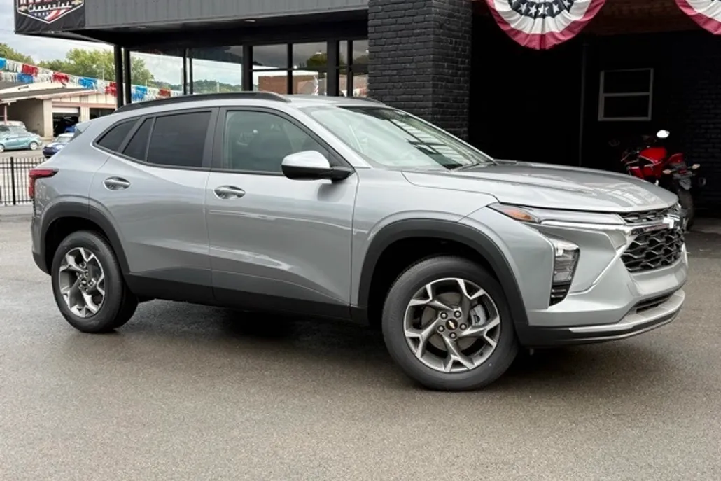 2026 Chevrolet Trax LT photo 1