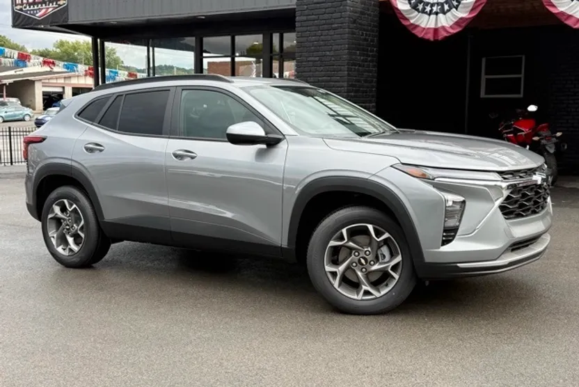 2026 Chevrolet Trax LT photo 1