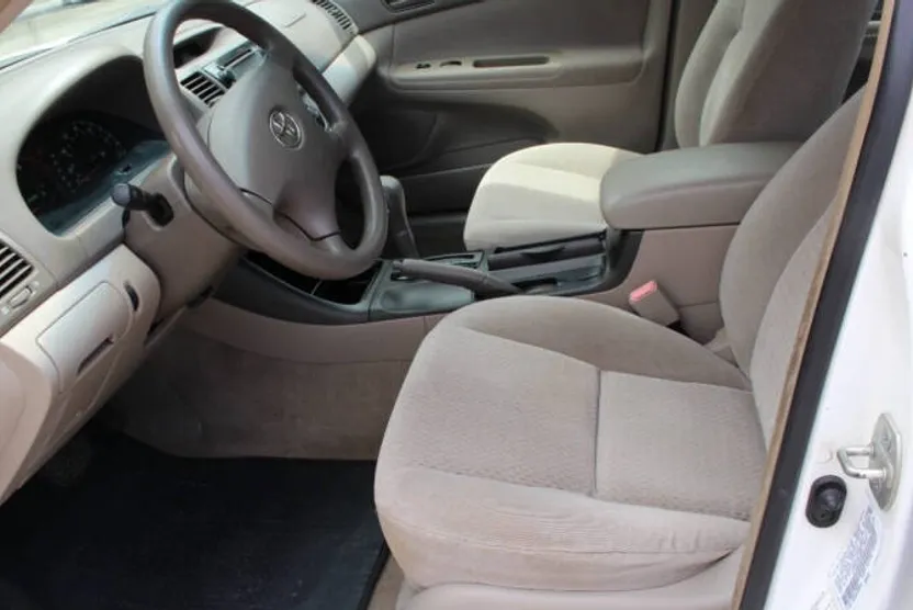 2002 Toyota Camry LE photo 1