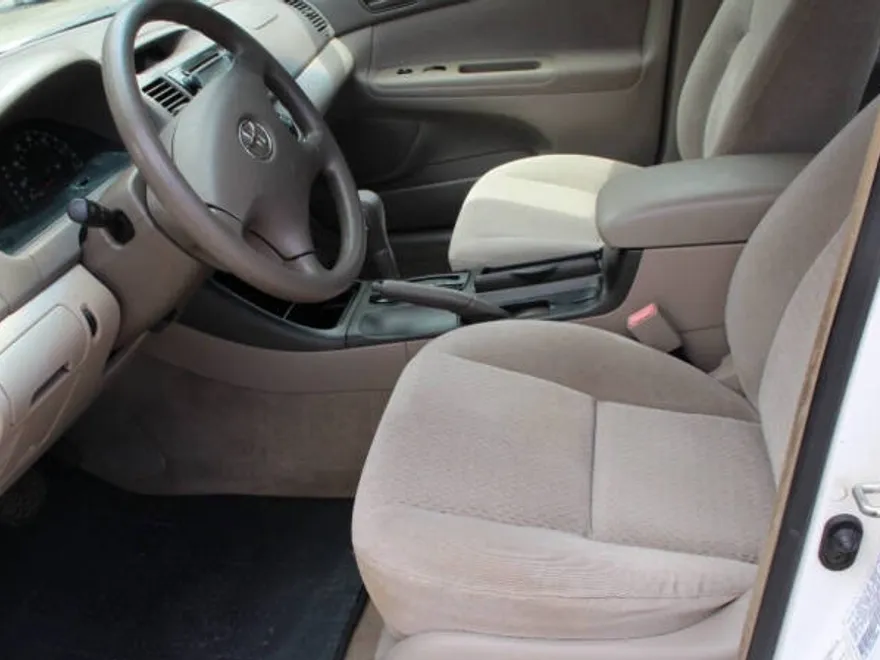 2002 Toyota Camry LE photo 1