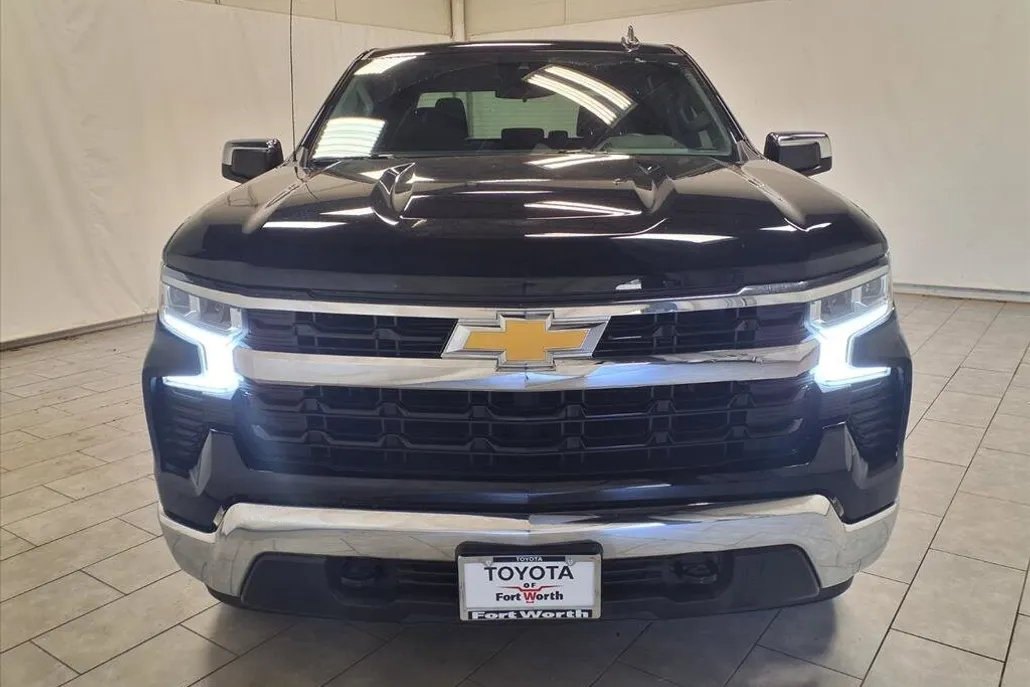 2023 Chevrolet Silverado 1500 LT photo 1