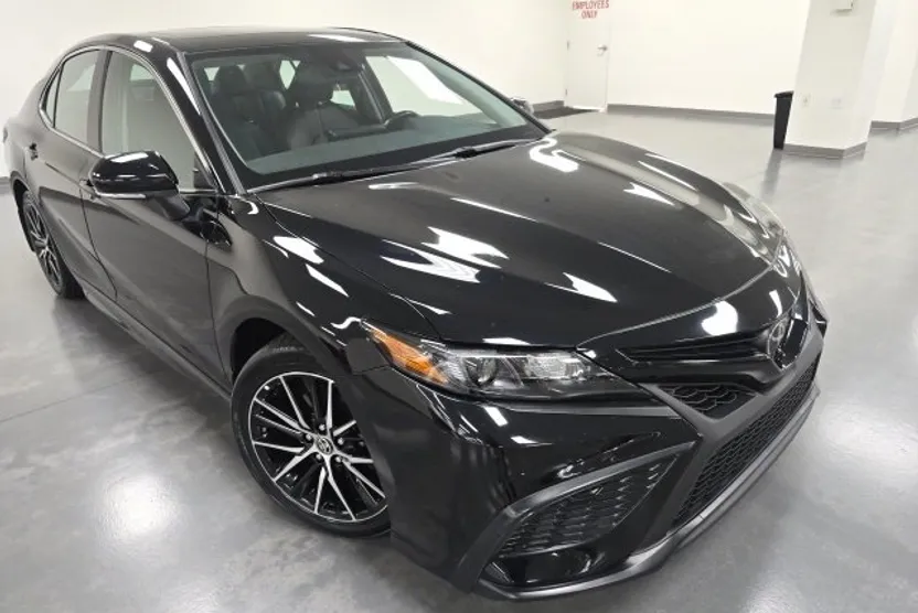 2024 Toyota Camry SE photo 1