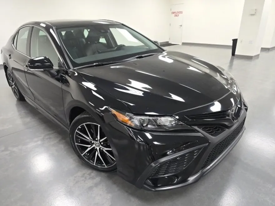 2024 Toyota Camry SE photo 1