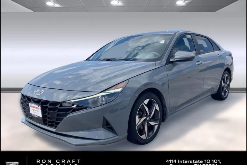 2023 Hyundai Elantra SEL photo 1