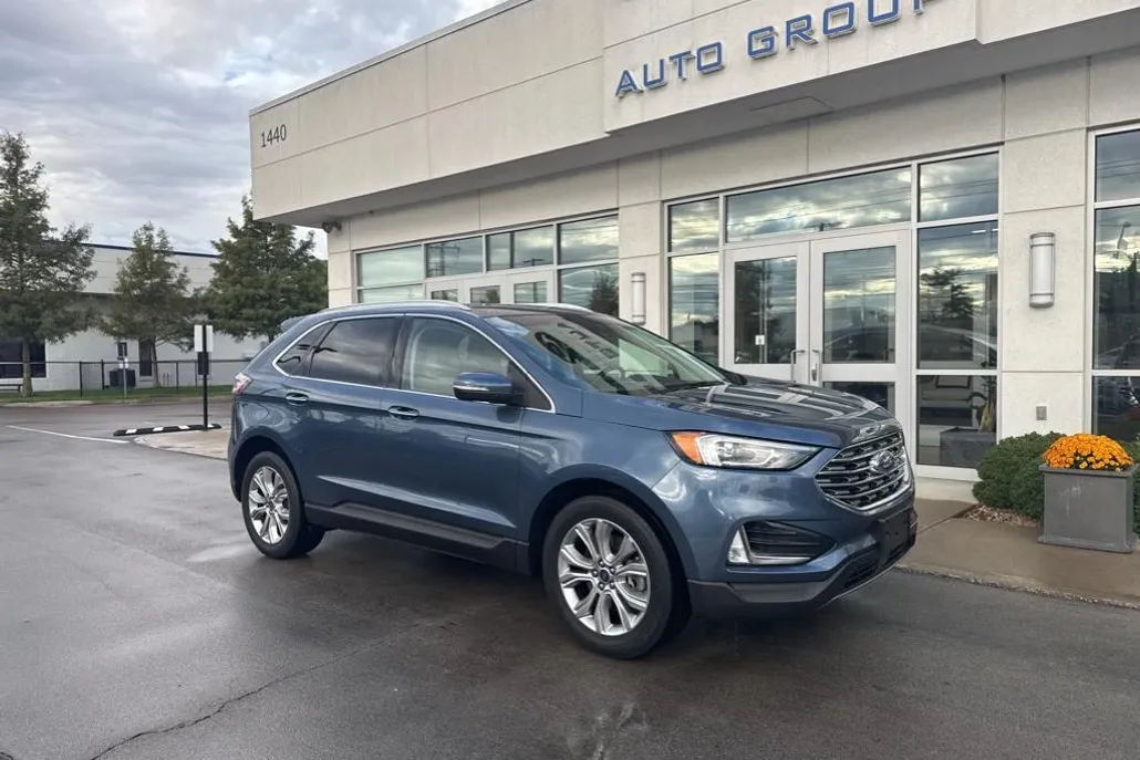 2019 Ford Edge Titanium photo 1