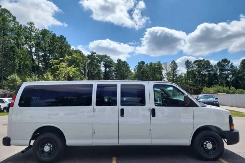2012 Chevrolet Express LS 3500 photo 1