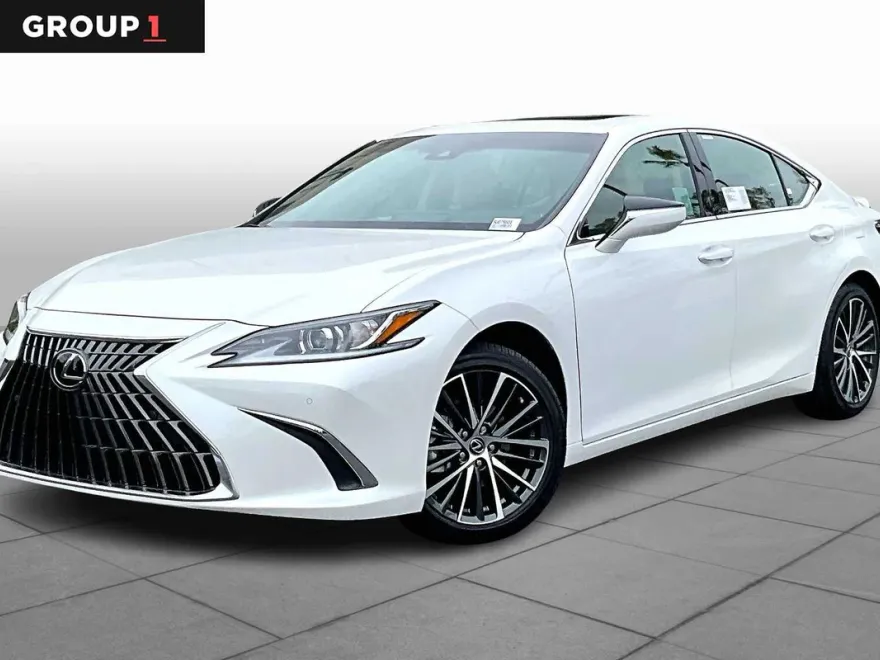 2025 Lexus ES 300h photo 1
