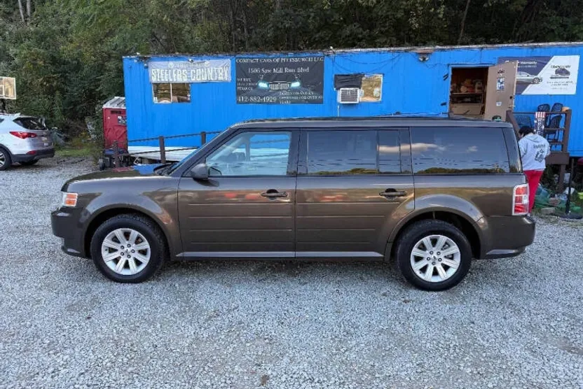 2011 Ford Flex SE photo 1