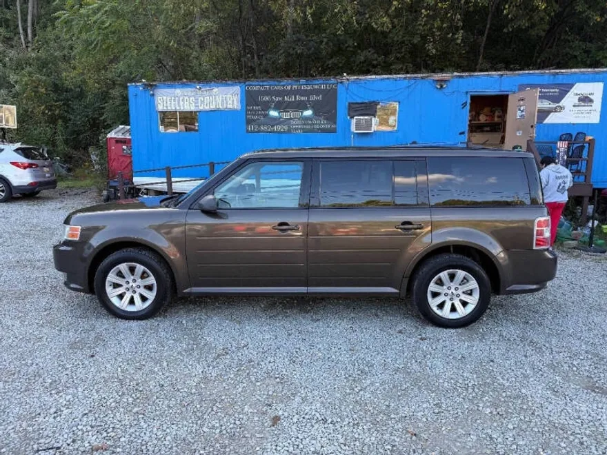 2011 Ford Flex SE photo 1