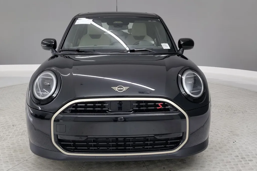 2026 Mini Cooper S 4 Door Iconic photo 1