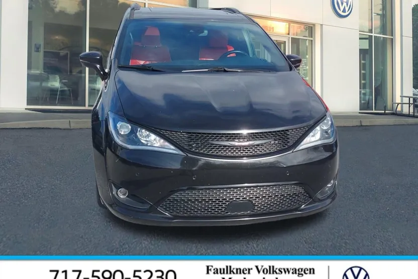 2020 Chrysler Pacifica Hybrid Red photo 1