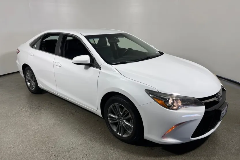 2017 Toyota Camry XLE XSE photo 1