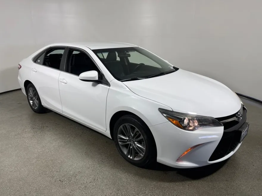 2017 Toyota Camry XLE XSE photo 1