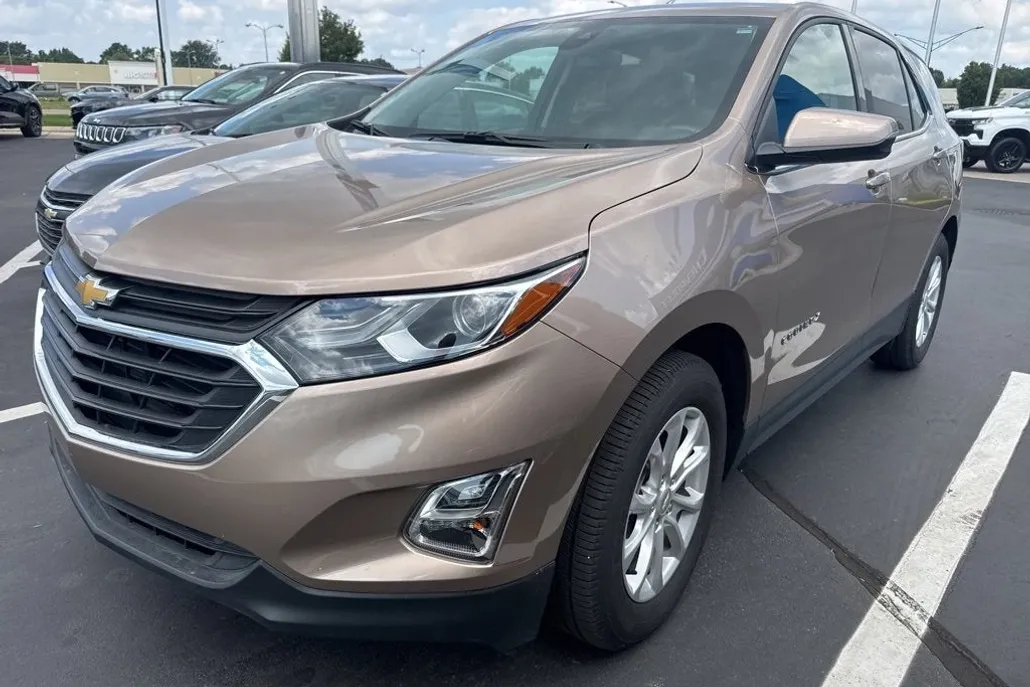 2019 Chevrolet Equinox LT photo 1