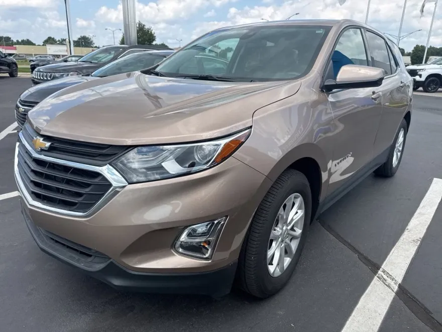 2019 Chevrolet Equinox LT photo 1