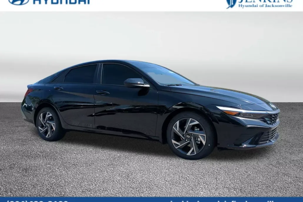 2025 Hyundai Elantra SEL Sport photo 1