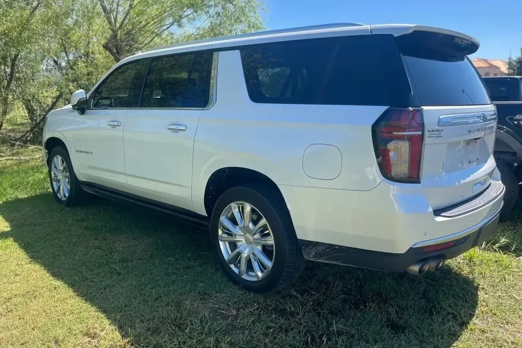 2021 Chevrolet Suburban High Country photo 1