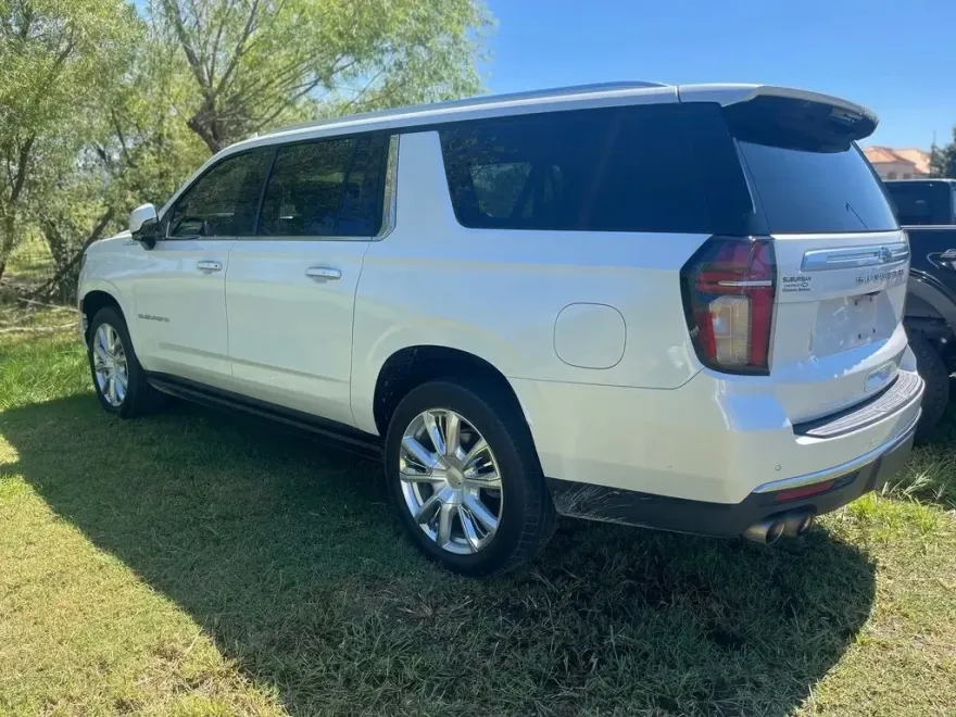 2021 Chevrolet Suburban High Country photo 1