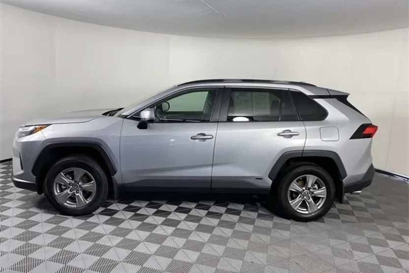 2024 Toyota RAV4 Hybrid LE photo 1