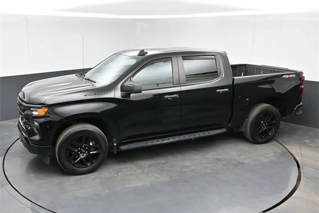2023 Chevrolet Silverado 1500 Custom photo 1