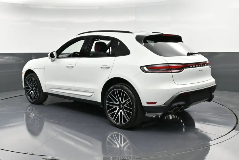 2025 Porsche Macan T photo 1