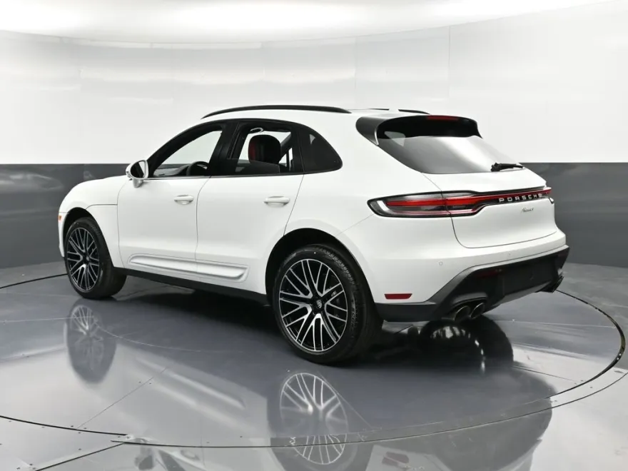 2025 Porsche Macan T photo 1