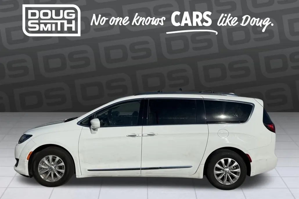 2018 Chrysler Pacifica Touring L photo 1