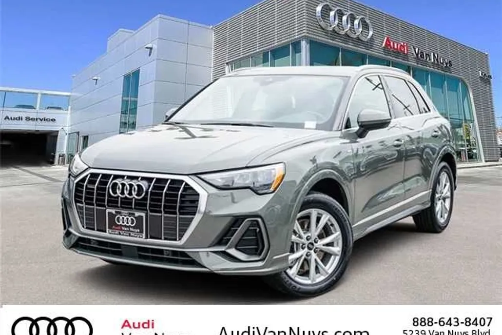 2022 Audi Q3 S line Premium photo 1