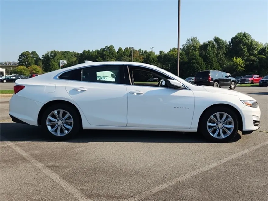 2025 Chevrolet Malibu 1LT photo 1