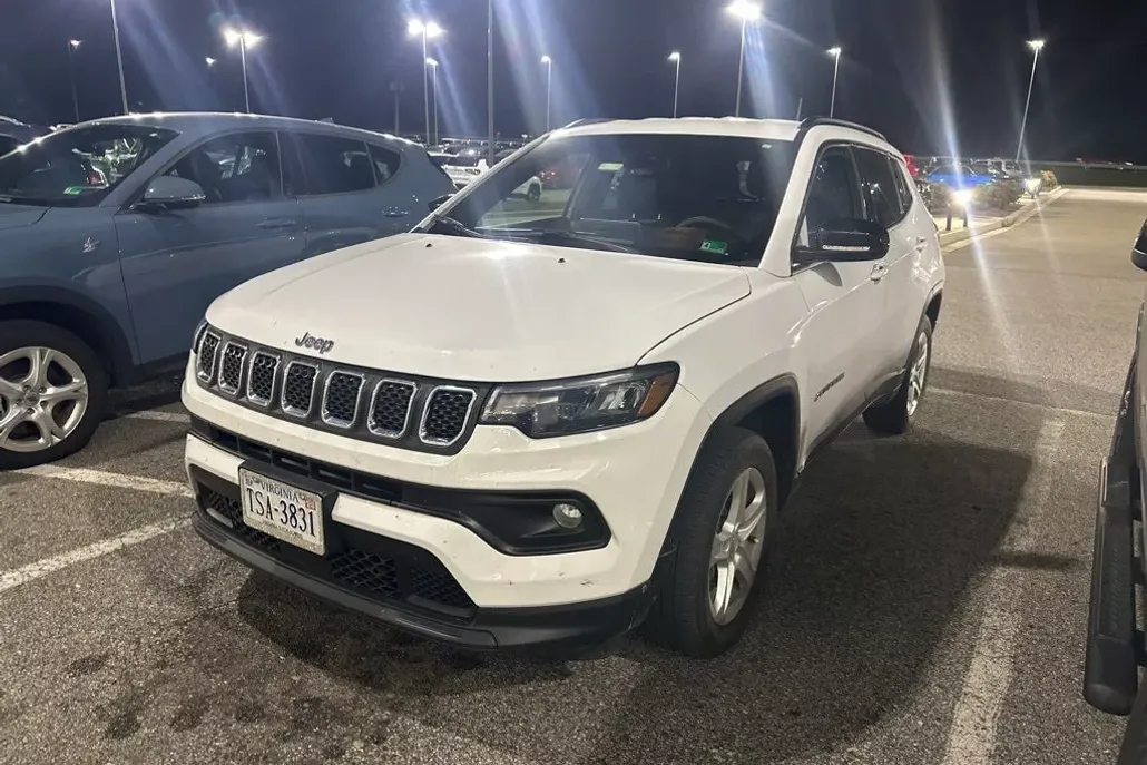 2023 Jeep Compass Latitude photo 1