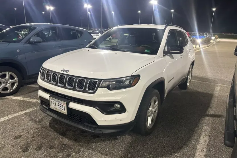 2023 Jeep Compass Latitude photo 1