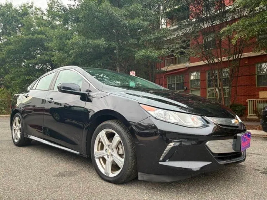 2018 Chevrolet Volt LT photo 1