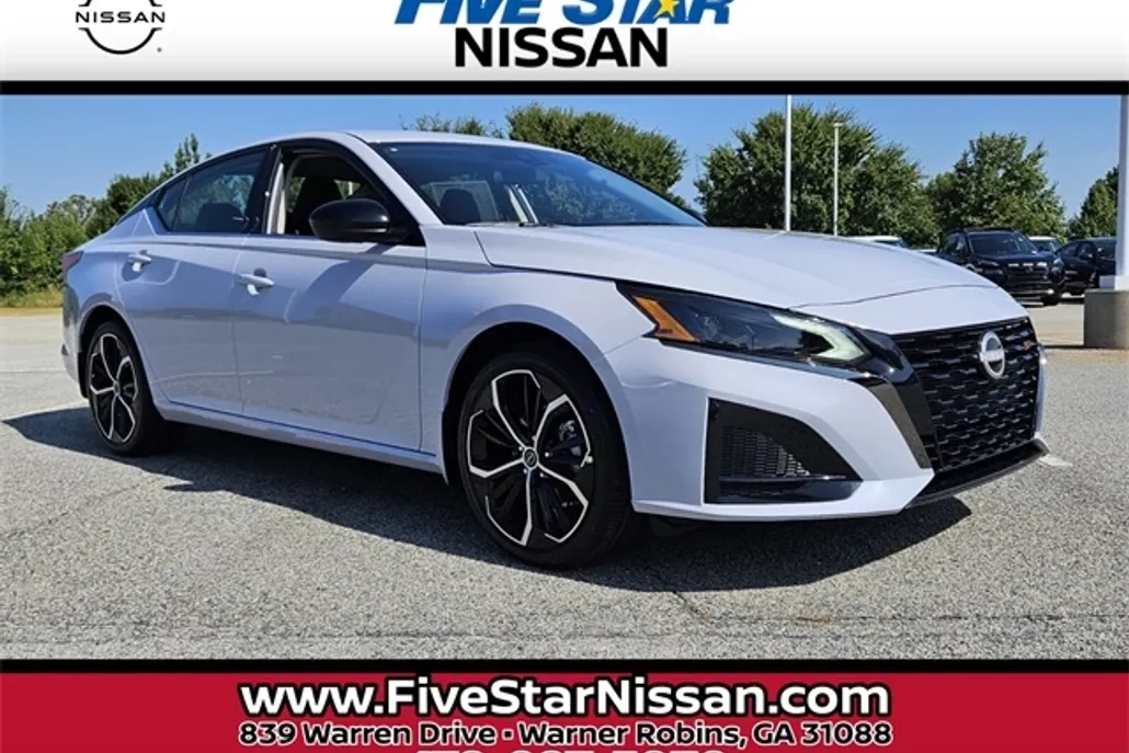 2025 Nissan Altima 2.5 SR photo 1