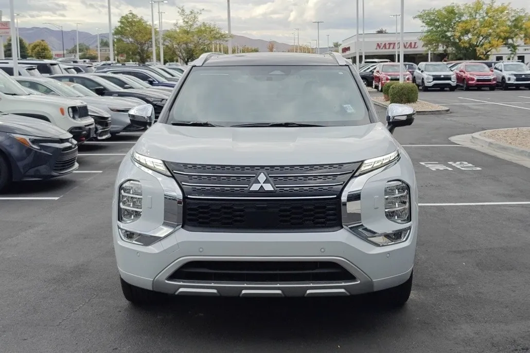 2025 Mitsubishi Outlander PHEV photo 1