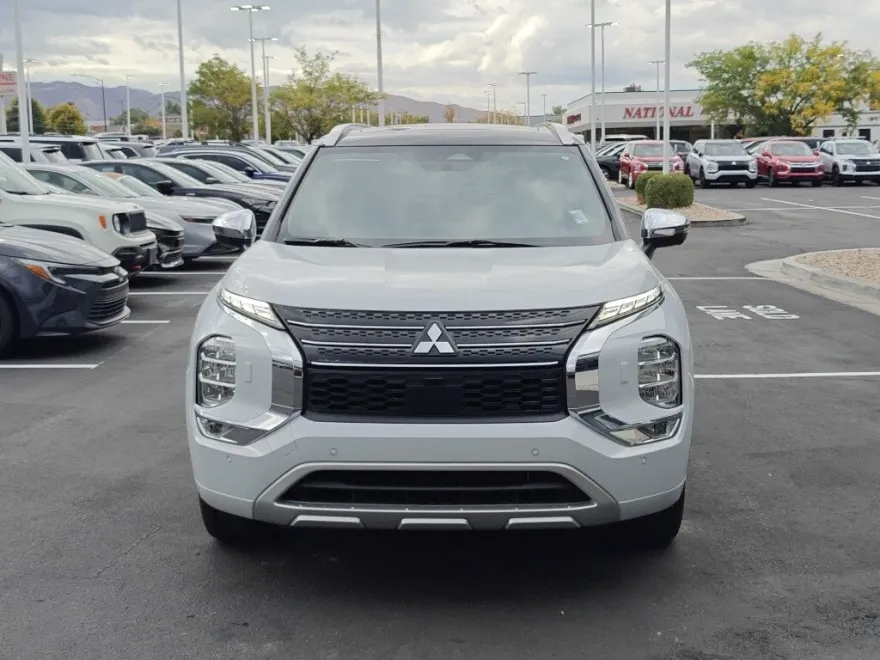 2025 Mitsubishi Outlander PHEV photo 1